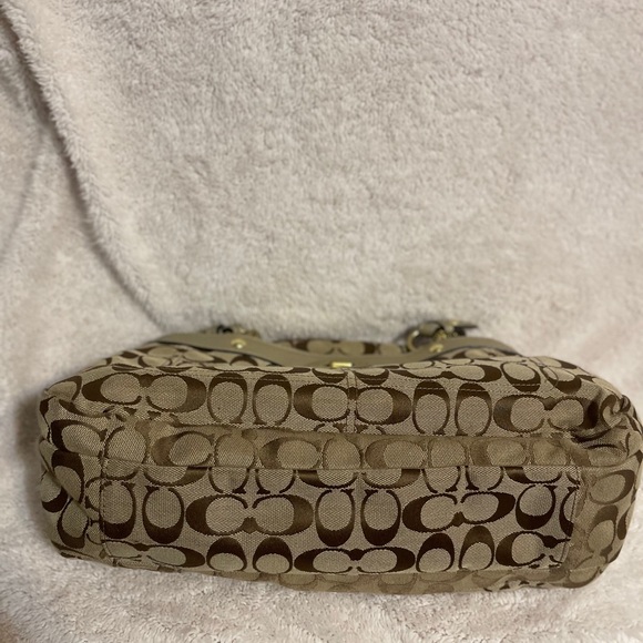 Coach purse - Picture 2 of 7